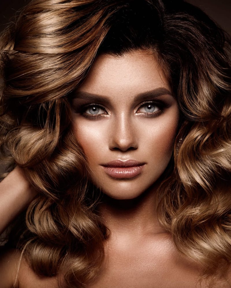 Haarfarbe mit warmen Reflexen
